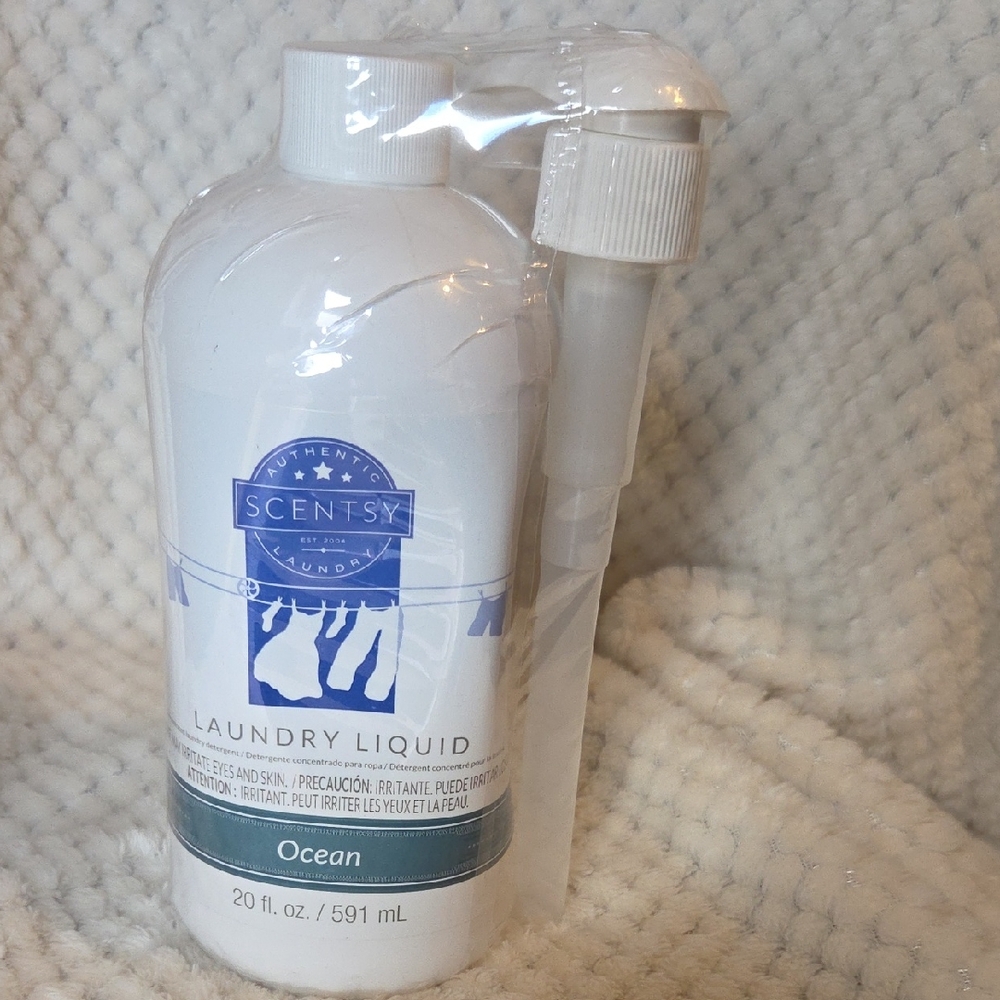Scentsy Ocean Laundry Liquid - Crisp White and Deep Blue